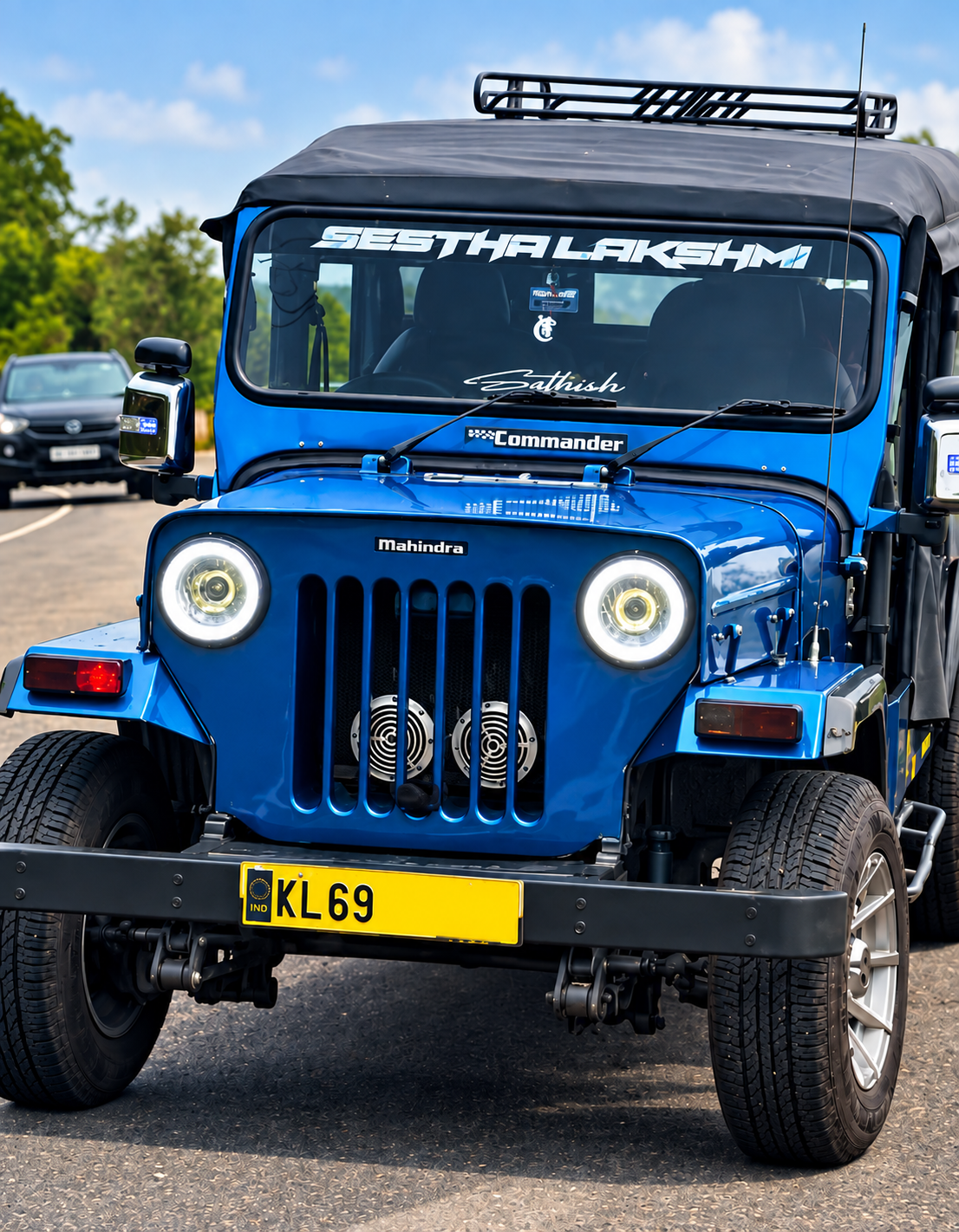 Open-top Mahindra jeep used for Munnar hill safaris